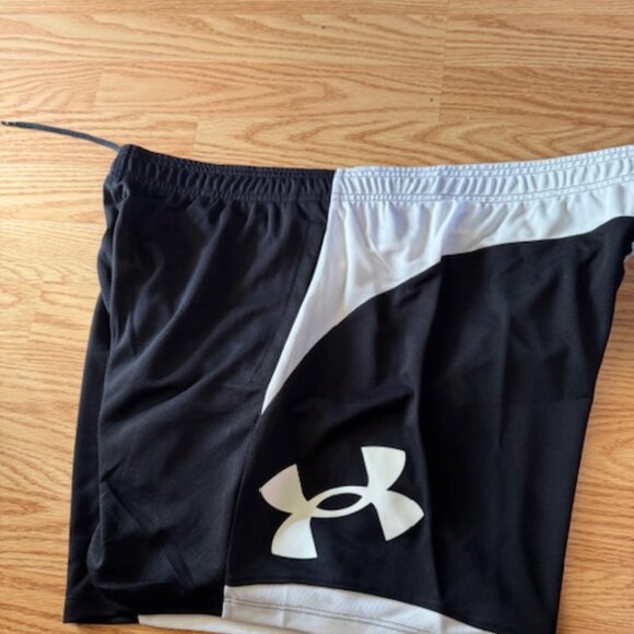 Under Armour Women's Baseline 6' Shorts Loose Fit Black & White - Picture 4 of 5